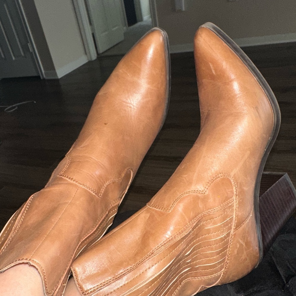 Ankle cowgirl style boots